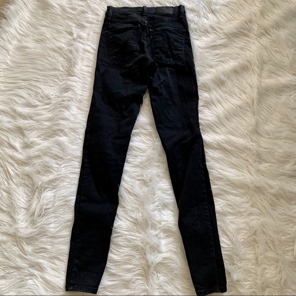 Levi’s black skinny jeans